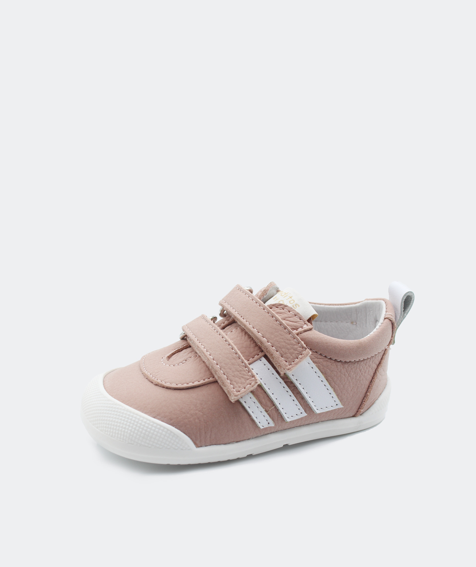 Deportivo de niña rosado Deportivo de niña rosado